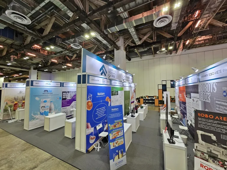 Modern exhibition booths at a Singapore trade show featuring branded displays, creative graphics, and product showcases that highlight stand-out booth design ideas.