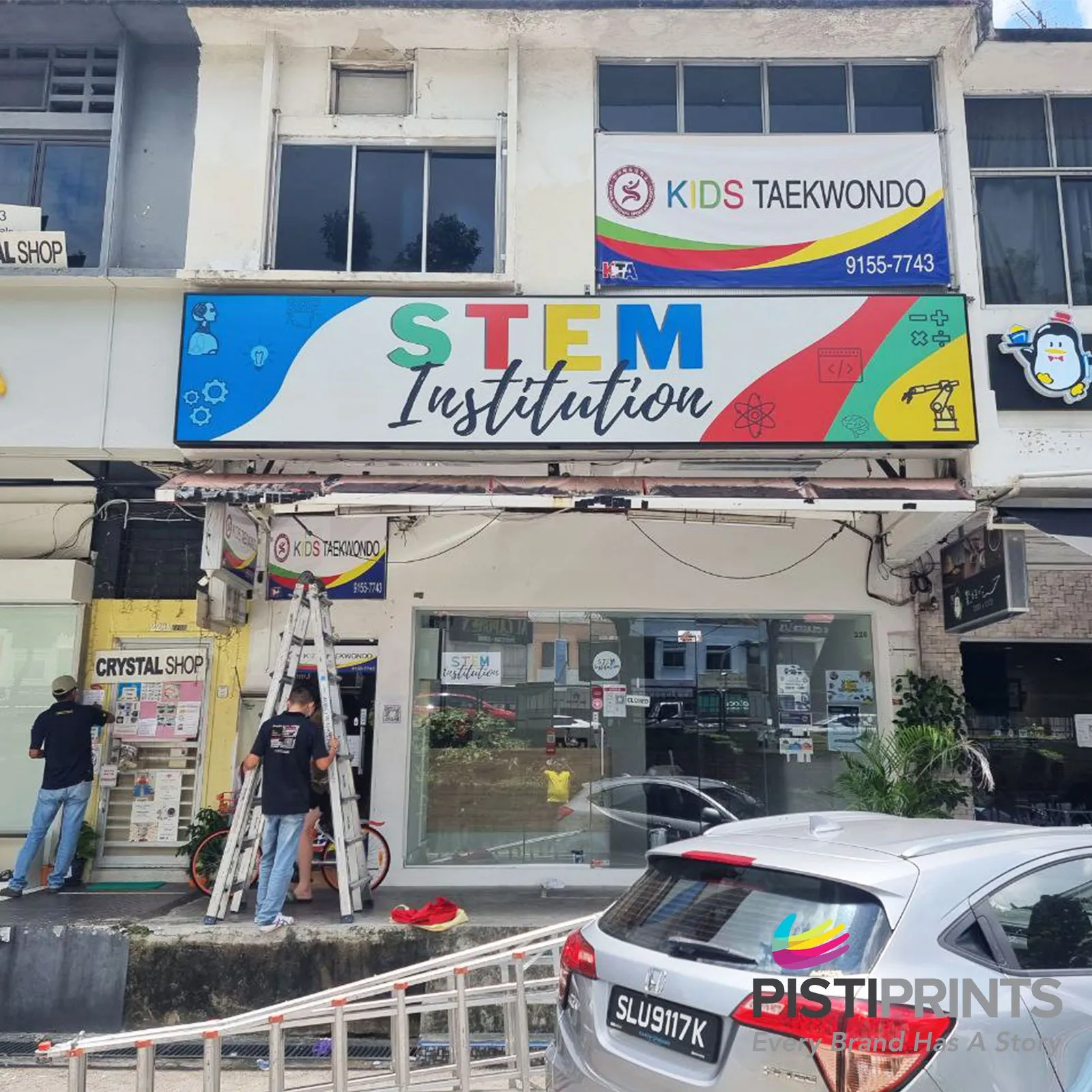 Installation of a colorful outdoor signboard for STEM Institution, showcasing durable and vibrant signage design for educational centers.
